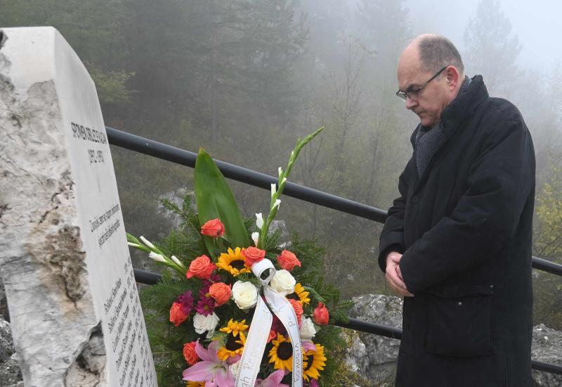 Christian Schmidt odao počast srpskim žrtvama na Kazanima